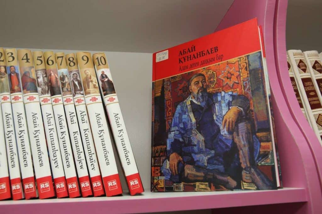 Почему мы читаем Абая? Новые книги о поэте, который говорит с нами сквозь века