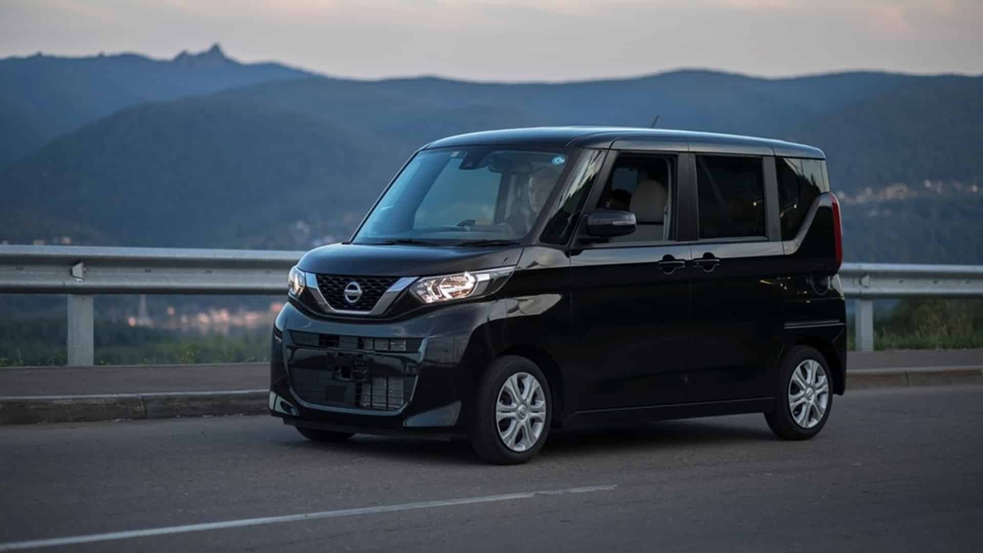 Қара түсті Nissan Roox / фото: shutterstock