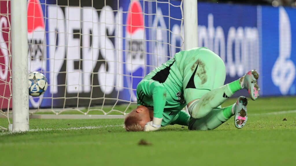 "Селтик" қақпашысының "Қайраттан" жеңіліп қалғаннан кейінгі өкініші / фото: REUTERS/Pavel Mikheyev