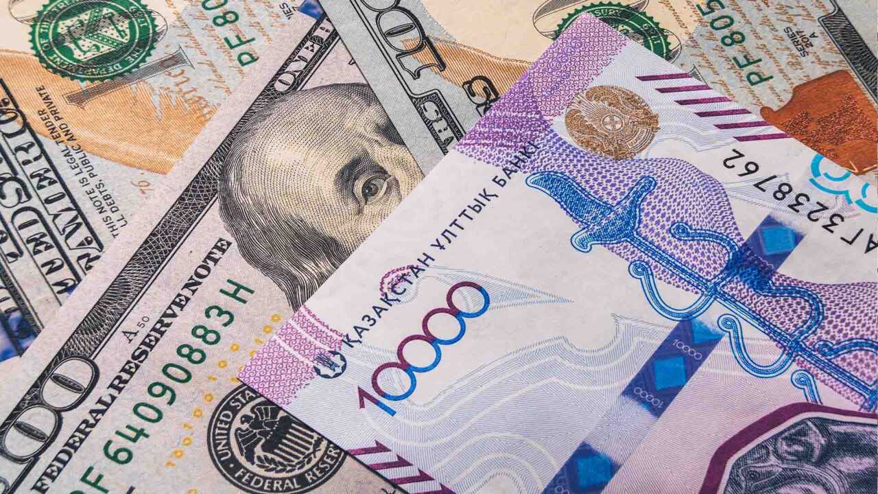 Қызды анальді жыныстық қатынасқа көндіріңіз