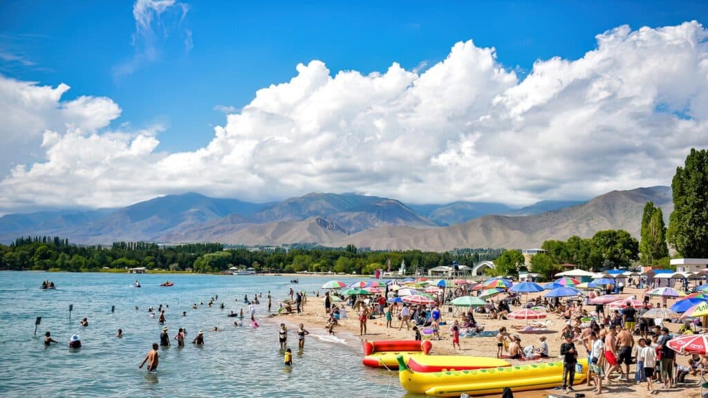 issyk-kul-fiksiruyet-rekordnoye-kolichestvo-turistov-na-avto