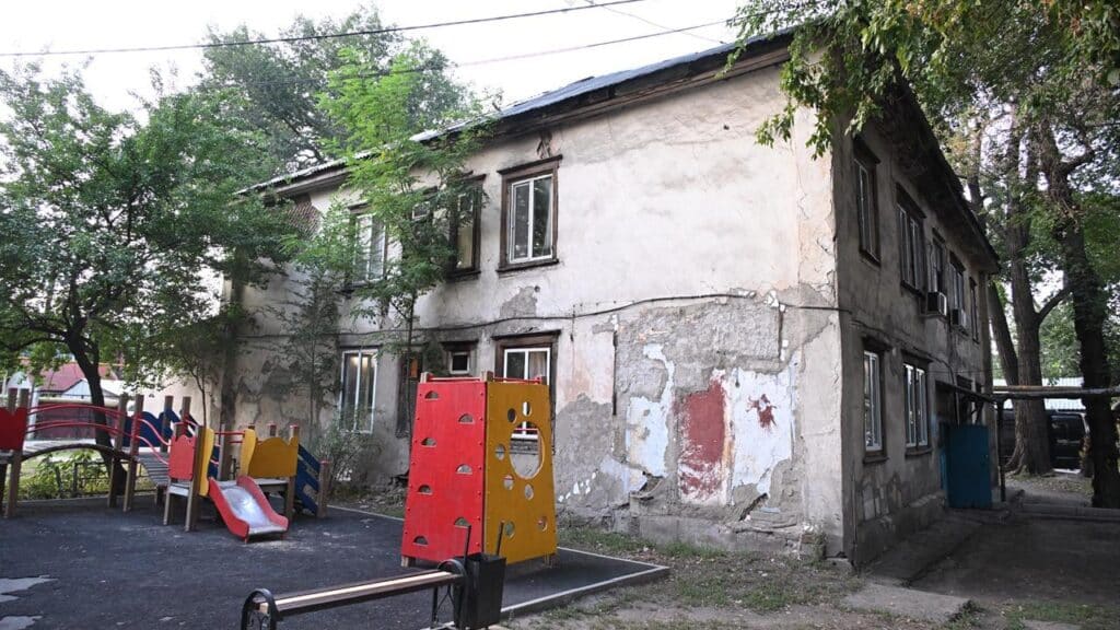 Сүрілетін ескі үйлерде 16 пәтер бар / фото: Алматы қаласы әкімдігінің баспасөз қызметі