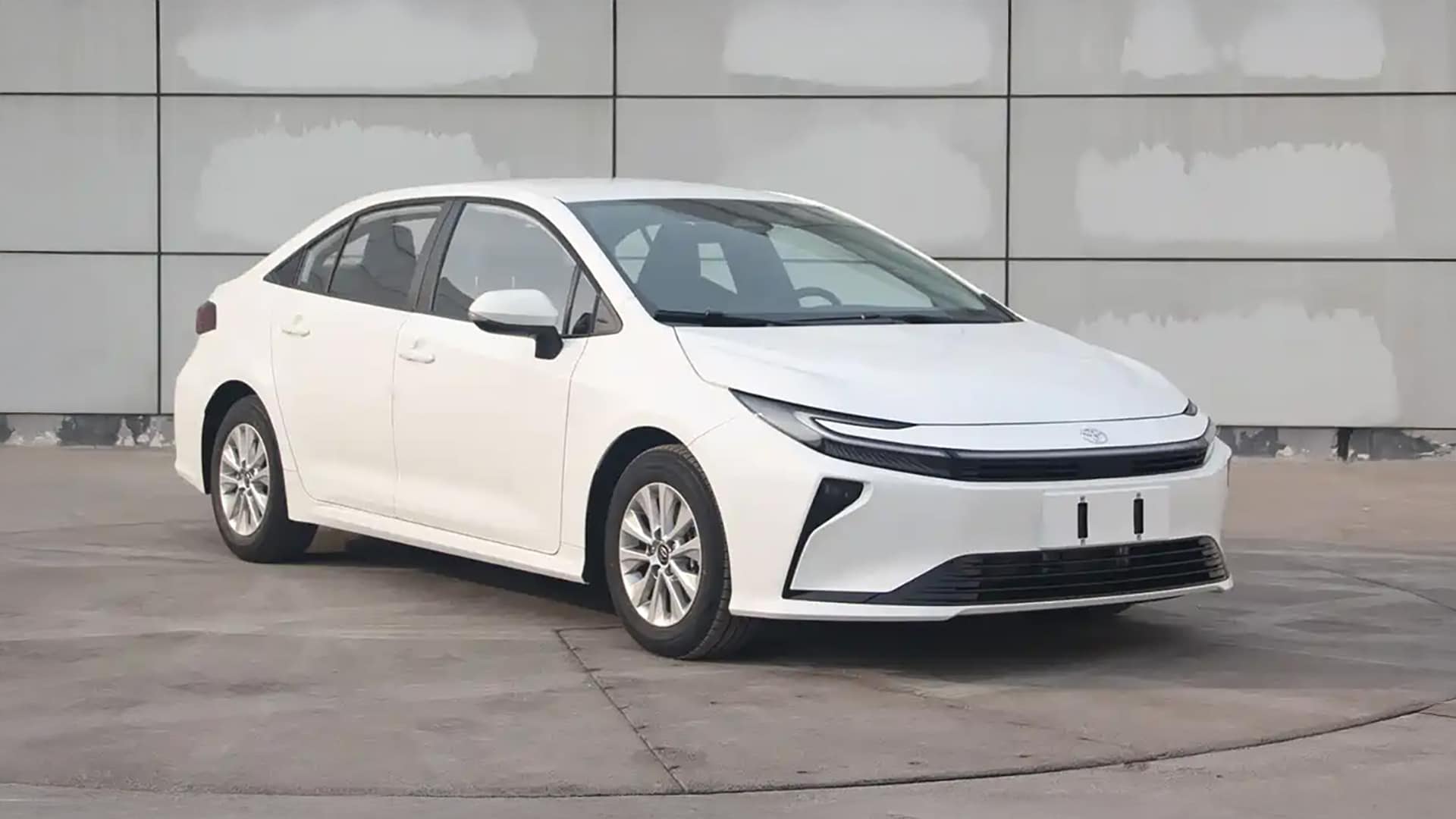 новая toyota corolla; тойота королла