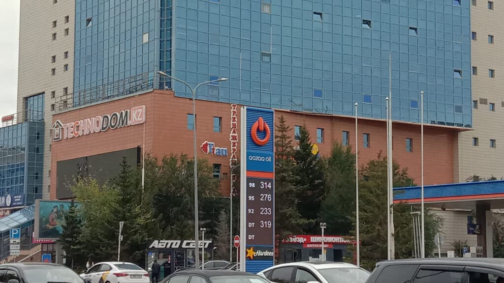 Цены на бензин в Астане после отмены госрегулирования выросли на 13,7%