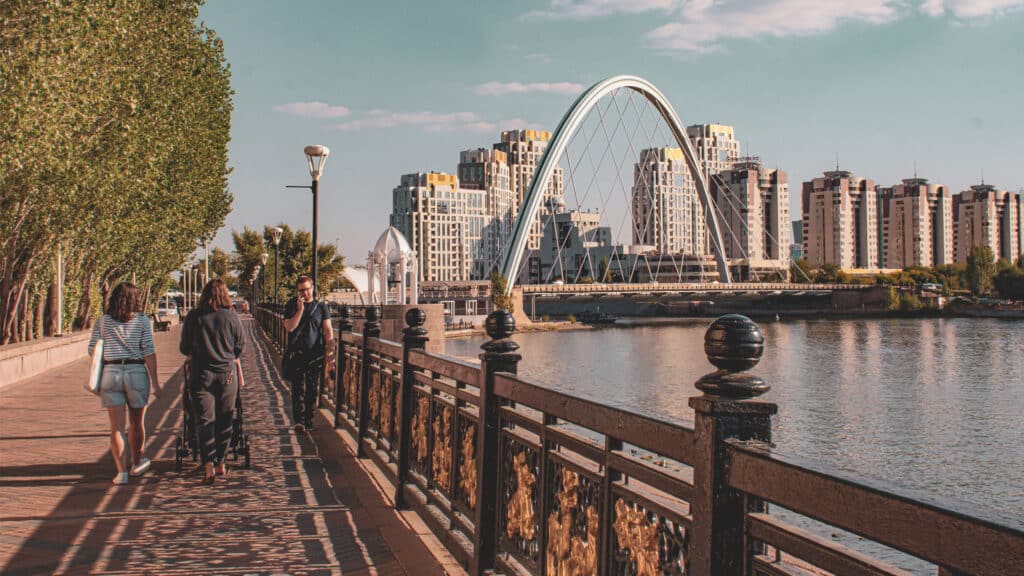 По набережной Астаны: последние дни лета в городе