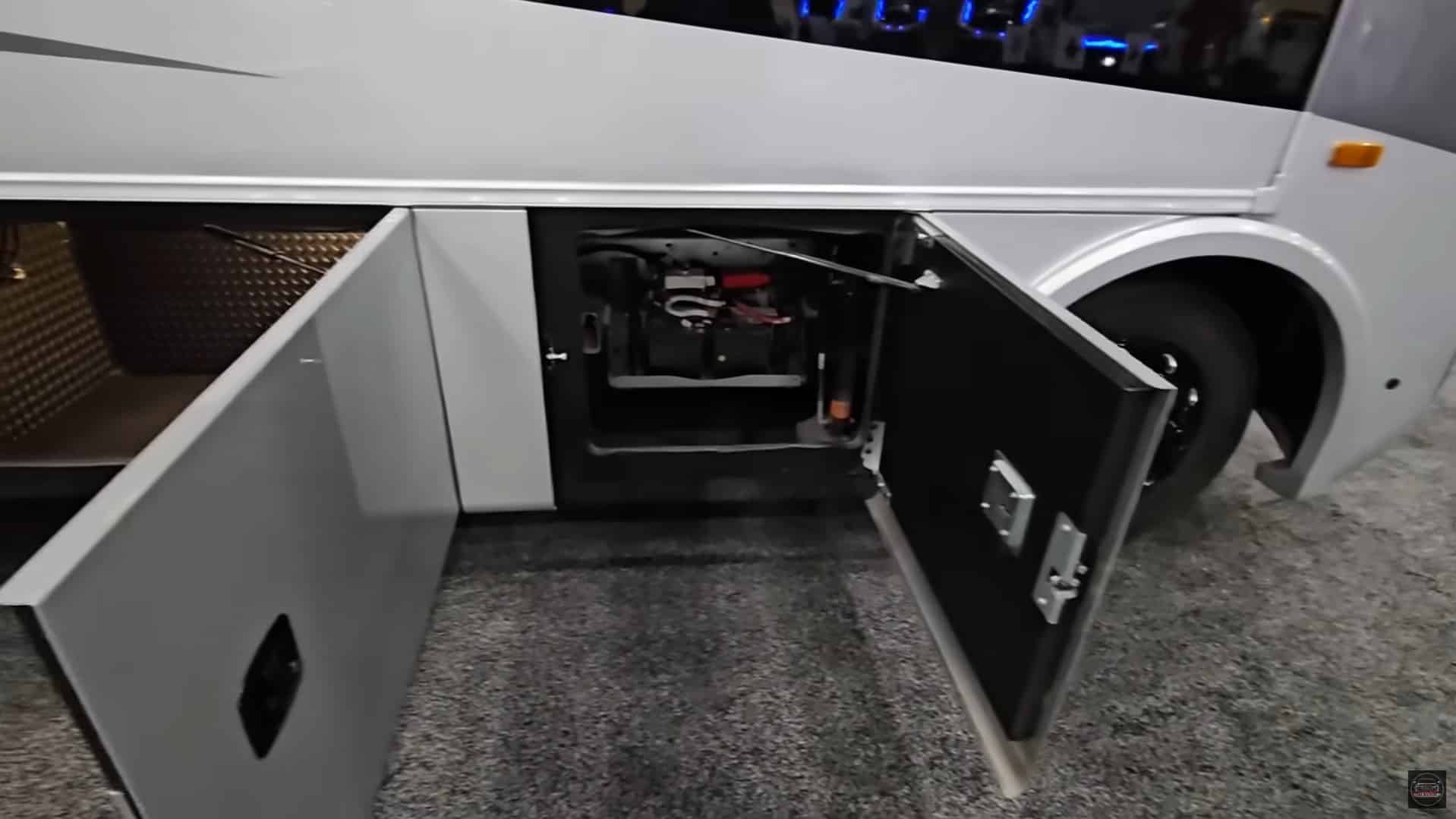 автодом электромобиль, гибридный дом на колесах на электротяге, электродвигатель