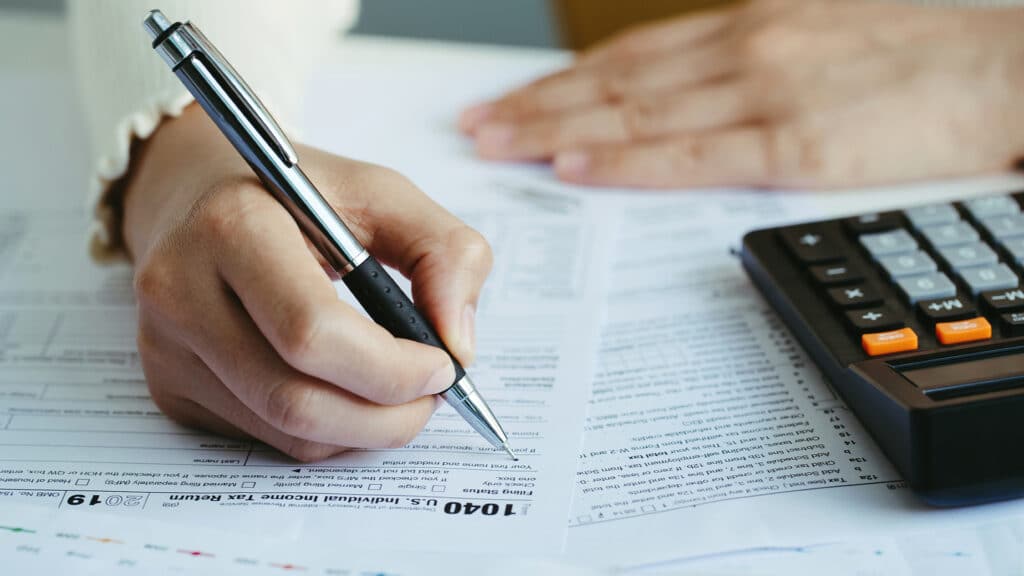 Новый вид деклараций для казахстанцев одобрили в сенате