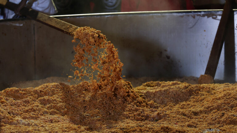 Largest serving of Jollof rice ever cooked in Nigeria sets Guinness World Record