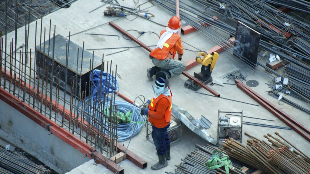 Почти 400 жилых комплексов в Казахстане продают нелегально