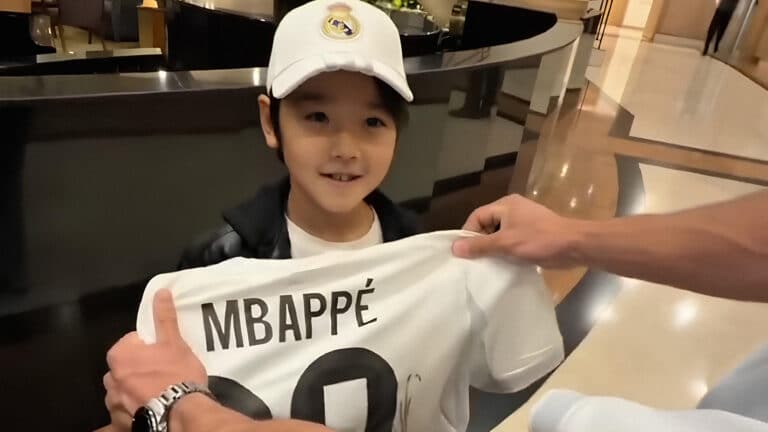 Mbappé charms social media with his kindness toward young fans