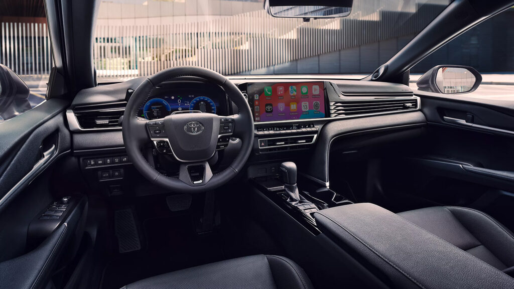 Toyota отзывает почти 600 тыс. машин из-за сбоя цифровых приборных панелей