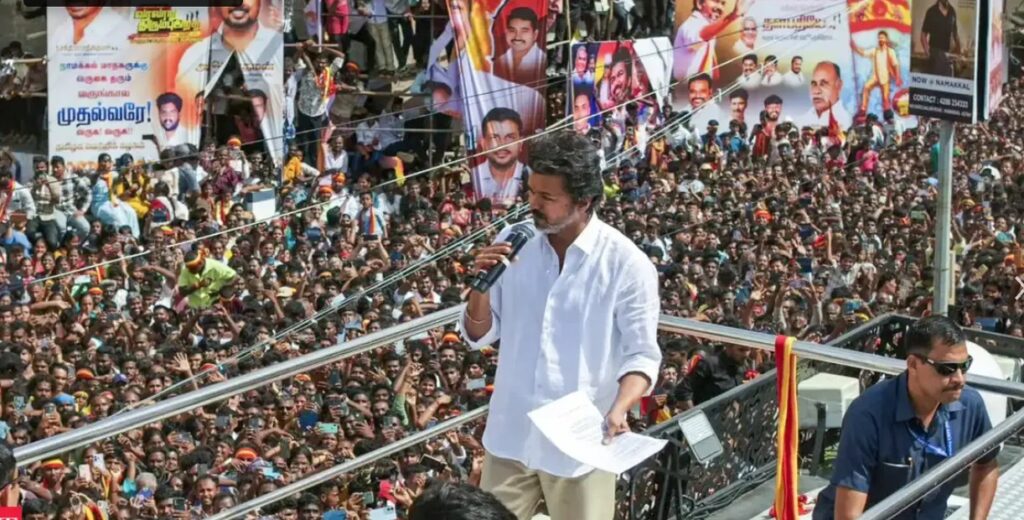 В Индии в результате давки на митинге актера Виджая погибли 39 человек