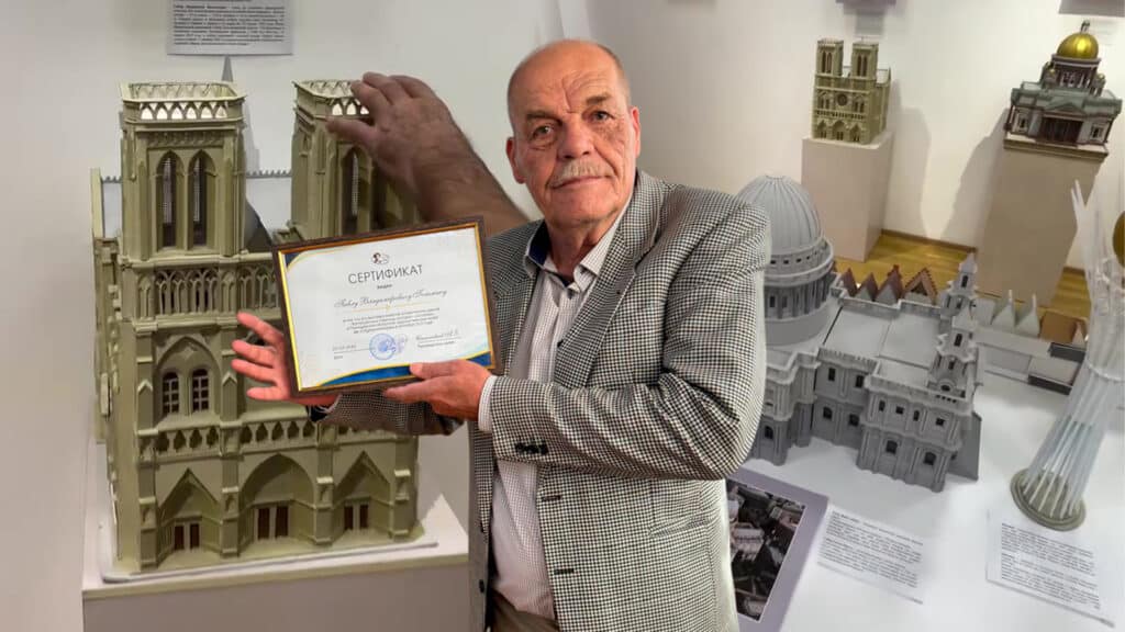 коллаж kursiv.media(Фото: wiedergeburt-kasachstan.de / Ольга Литневская; threads.com/@wow.chuk), бильд-редактор: Дастан Шанай