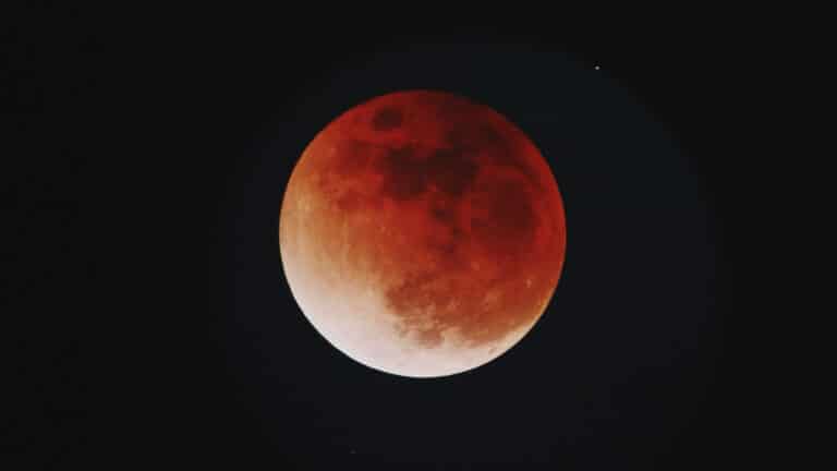 Want a nice weekend? Don’t miss “Blood Moon” on Sunday