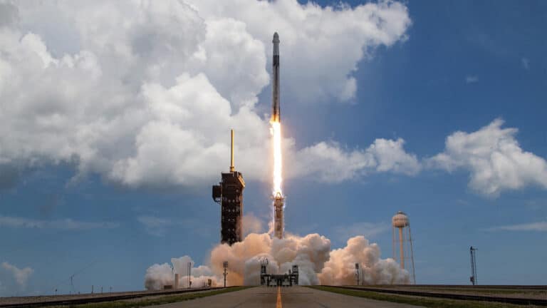 Nudists protest SpaceX over Florida beach closures