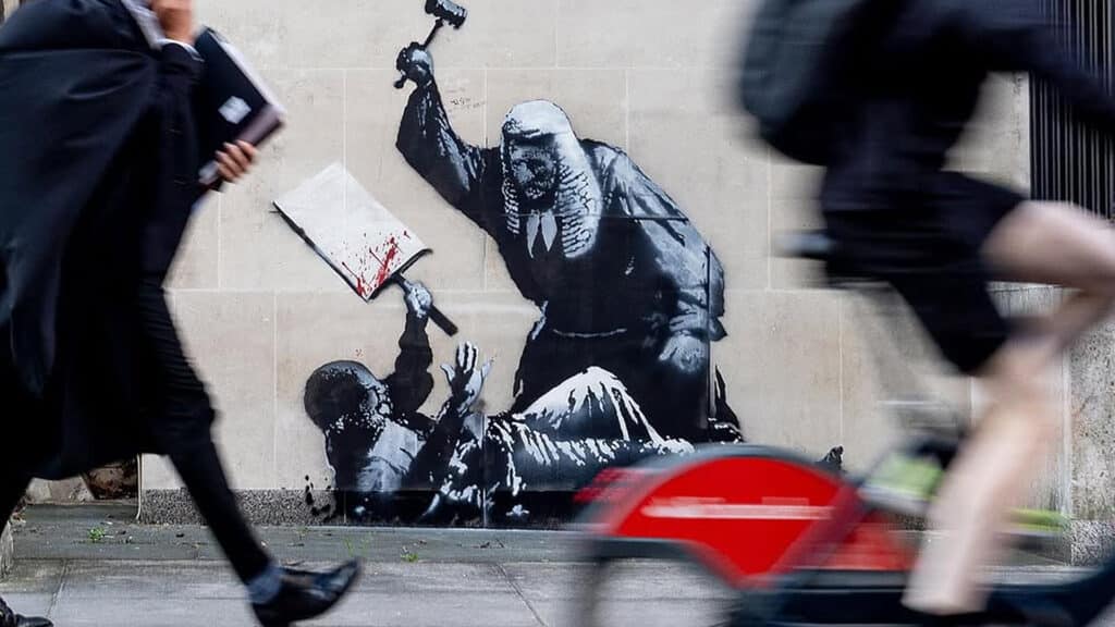 instagram.com/banksy, бильд-редактор: Дина Карамчакова