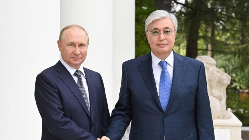 Токаев и Путин обсудили укрепление связей Казахстана и России