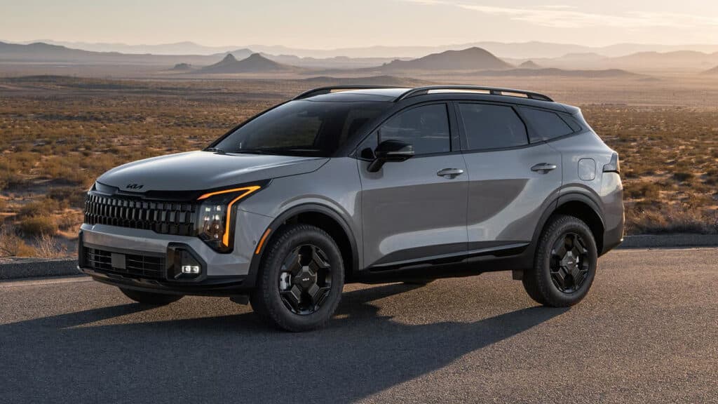 Автоэксперт назвал лучшие гибриды 2025 года