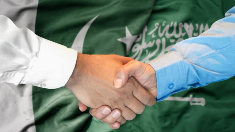 Pakistan extends nuclear umbrella to Saudi Arabia in new defense pact