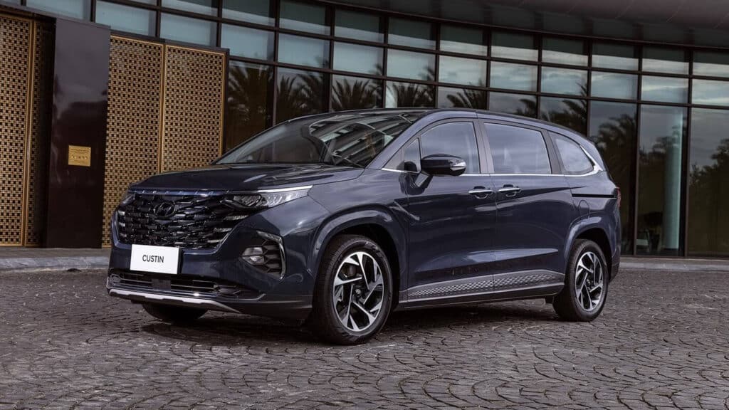 Автоблогер раскрыл плюсы Hyundai Custin в Казахстане