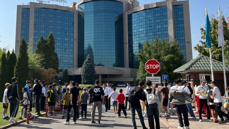 Fans track Real Madrid players near hotel
