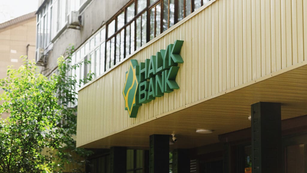 Halyk Bank выплатит сотни миллиардов тенге дивидендов