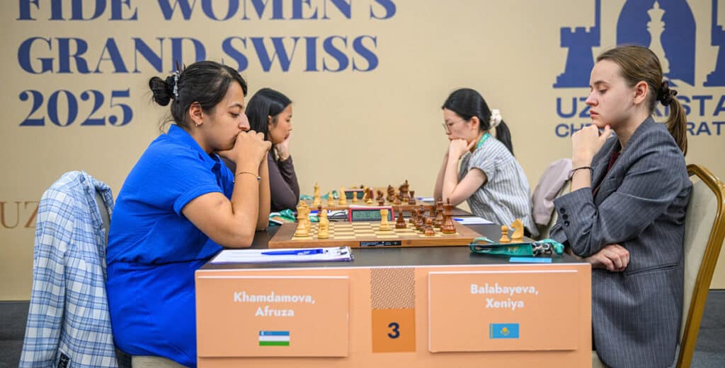 Ксения Балабаева черными сыграла вничью с Афрузой Хамдамовой