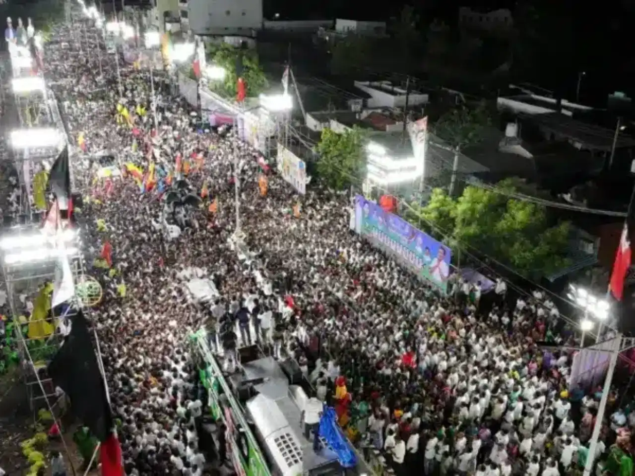 Әйелдер дәретханасына көз жүгірту Джинджер Линн қарлығаштары порно көру