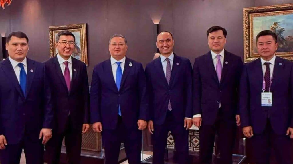 Желіде Руслан Берденовтің Қытайда жүрген фотосы тарады