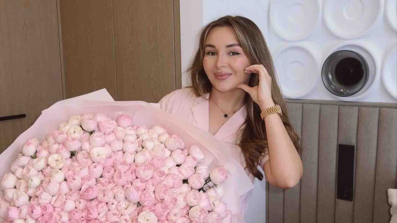 Лесби қыз жұмыс үстелінің тұсқағазы