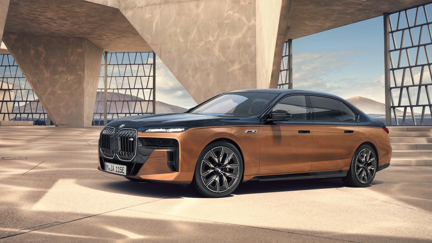 BMW i7 M70 xDrive, бмв ай7, машины Мбаппе, автомобили реал мадрид 
