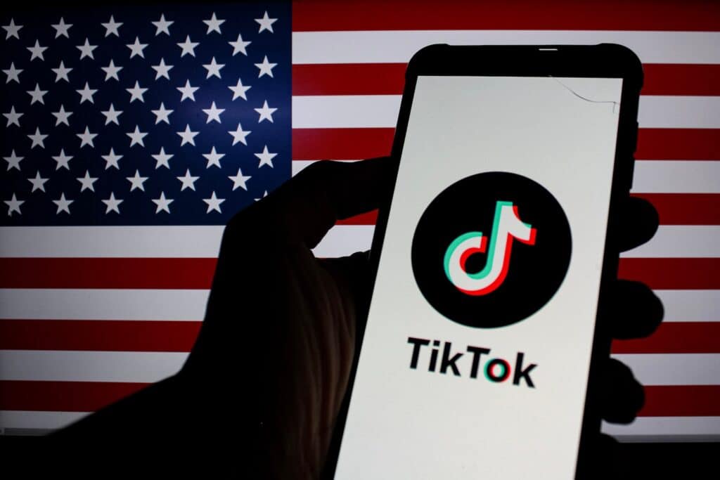 Трамп подписал указ о продаже TikTok американским инвесторам