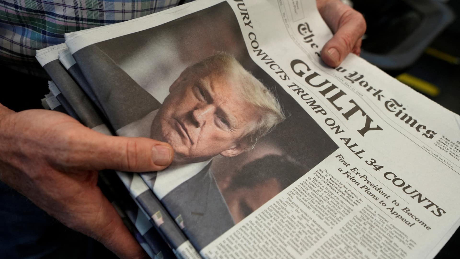The New York Times газетінің Дональд Трамп туралы мақаласы / фото: REUTERS/Stephani Spindel 