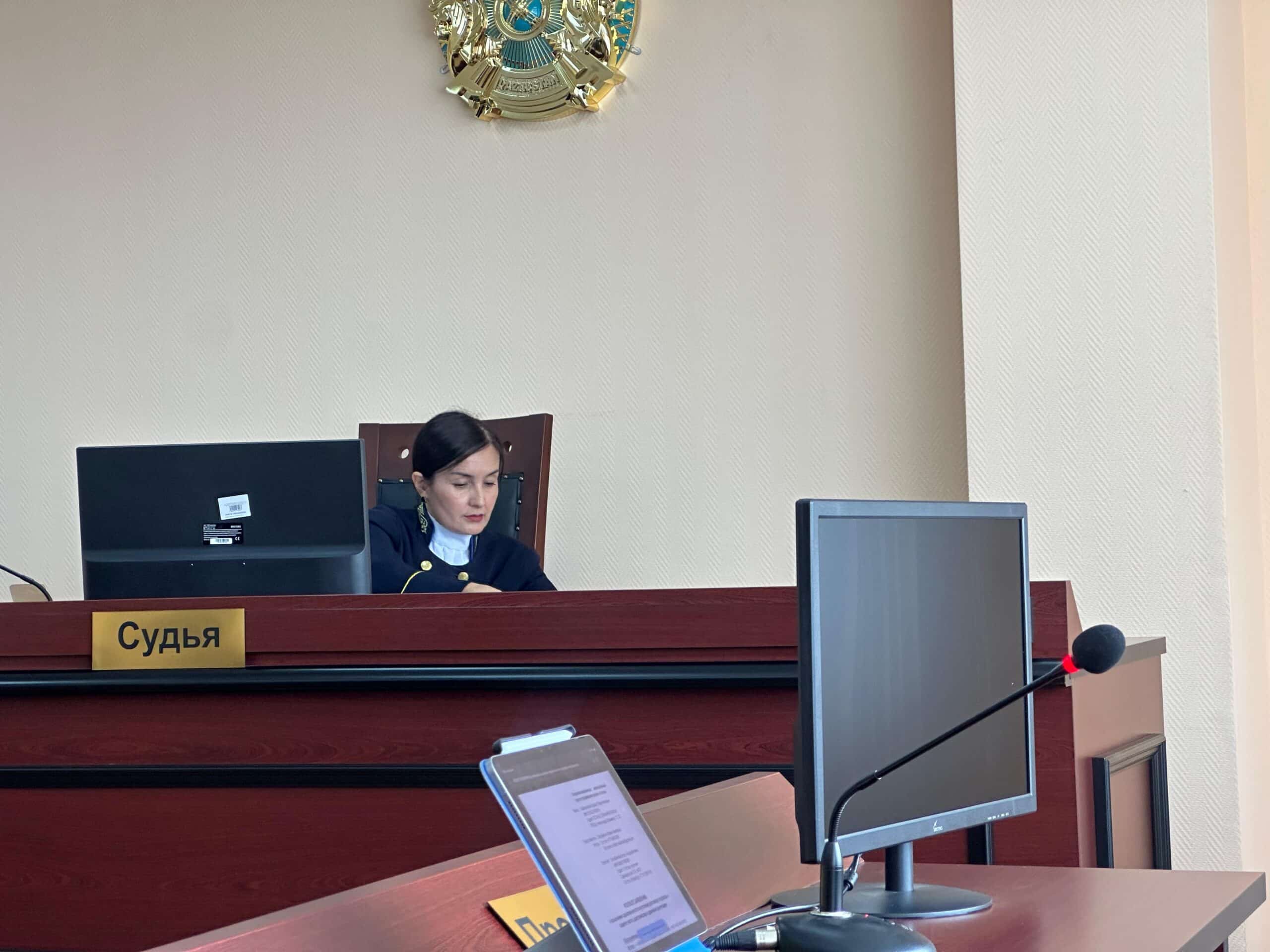 Толығымен жалаңаш Лилия Гилдеева