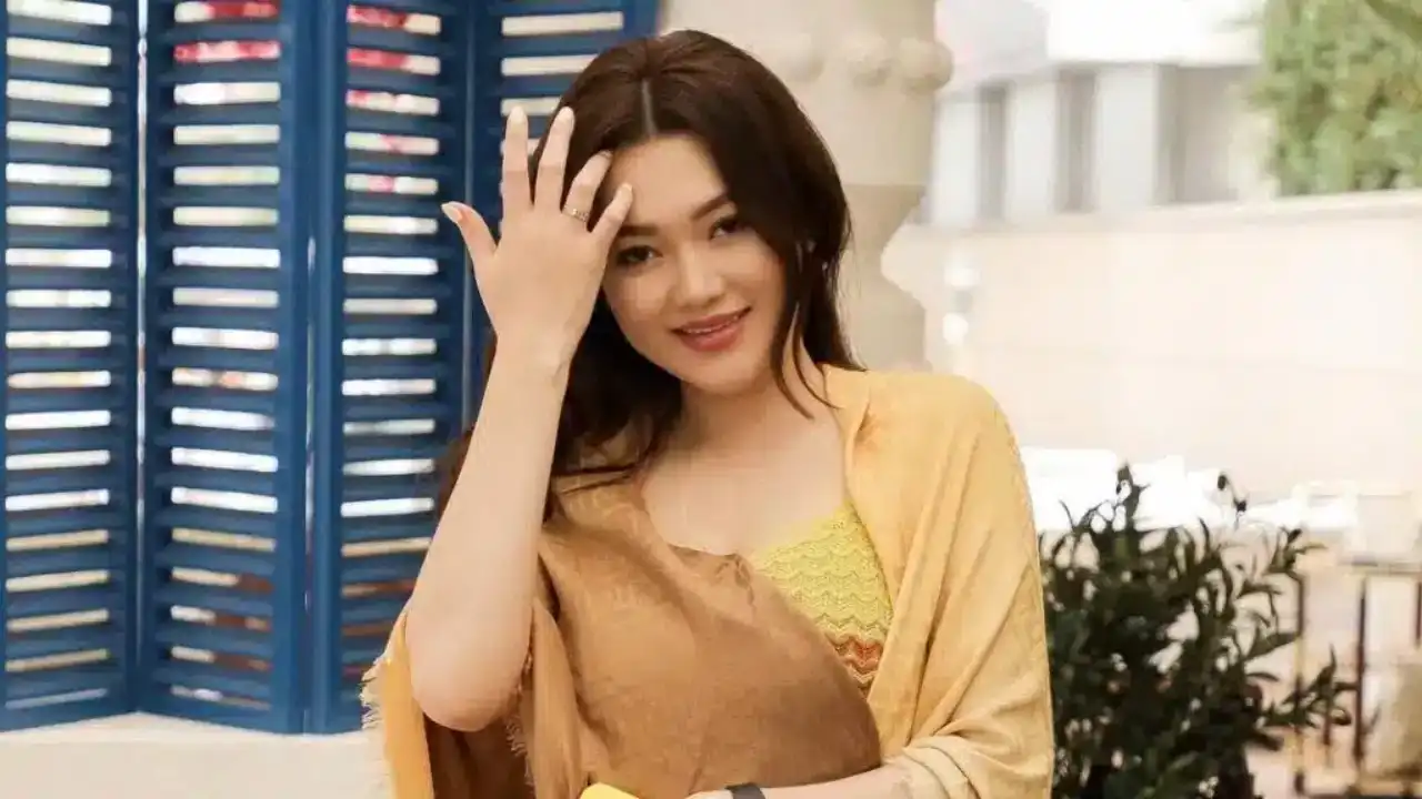 Жалаңаш жігіттерді медициналық тексеру видео Минет үшін ақша берді