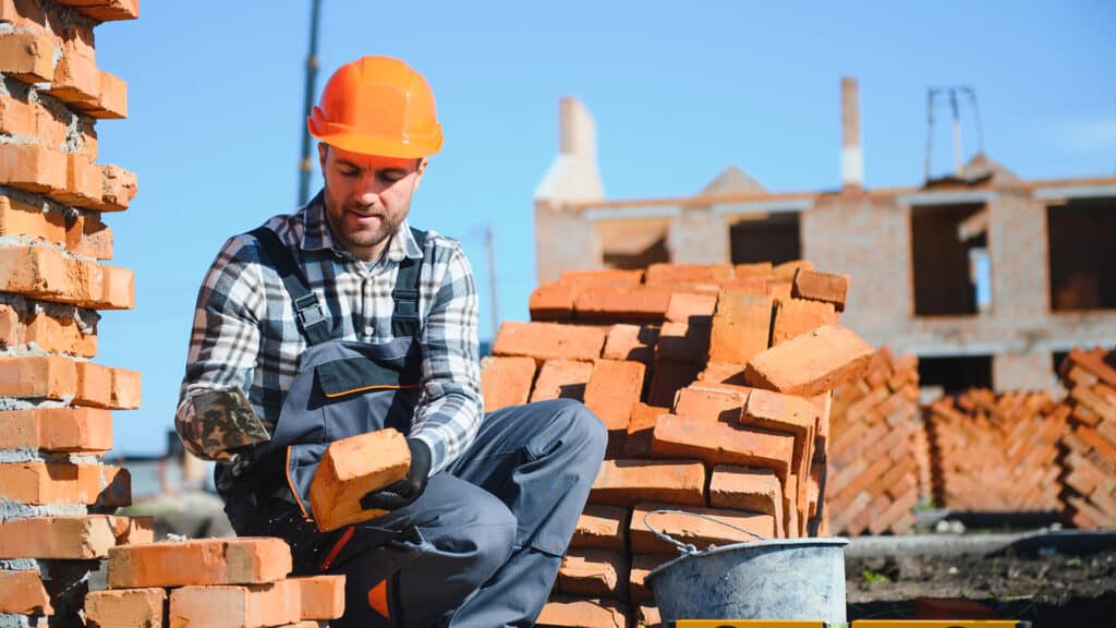 До 700 тыс. тенге: самые высокие зарплаты на бирже назвало Минтруда