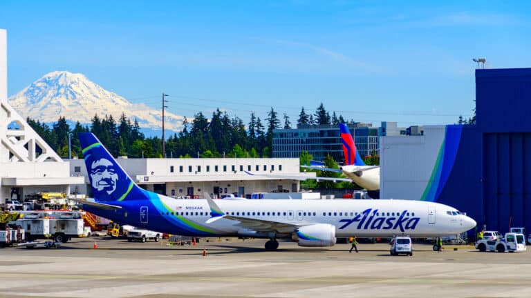 Alaska Airlines grounds flights amid IT outage