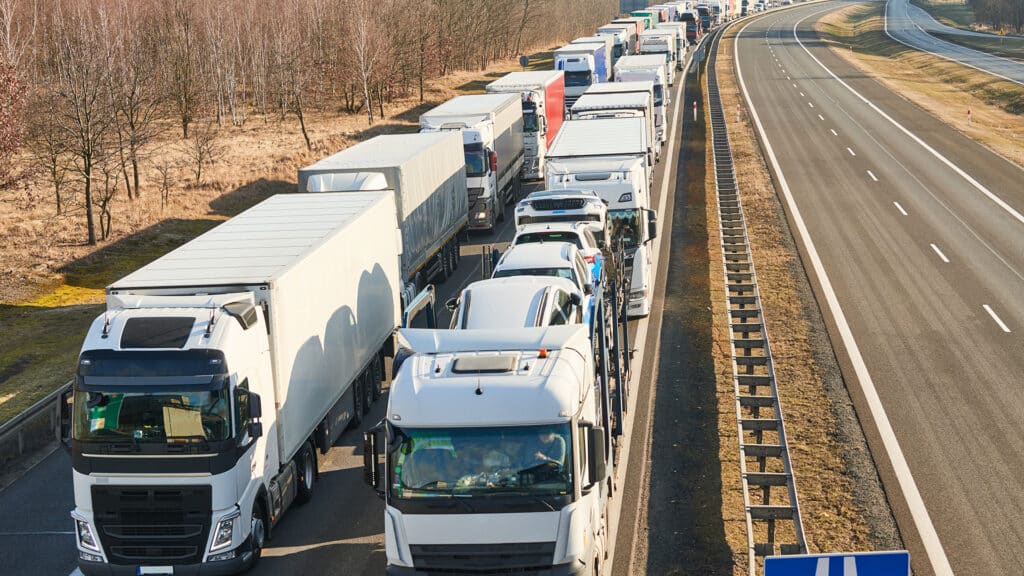 Доставка товаров из Китая в Россию подорожала из-за пробок в Казахстане, shutterstock, бильд-редактор: Серикжан Ковланбаев