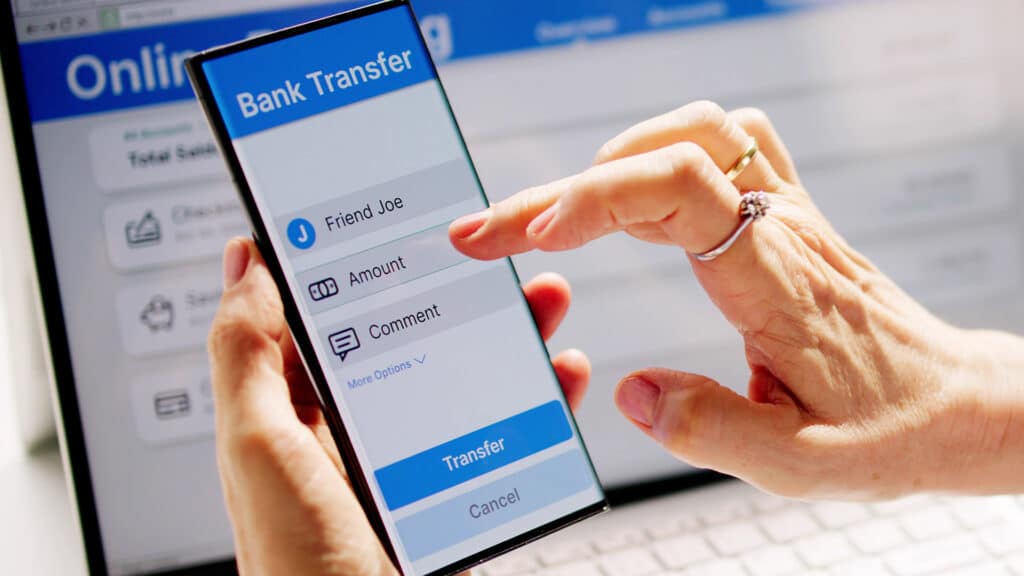 Мобильные переводы казахстанцев будут отслеживать по-новому с 2026 года 