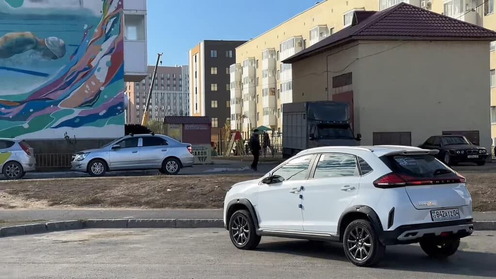 Таксист из Астаны проверил, выгодно ли работать на Chery Tiggo 2 Pro в «Комфорте»