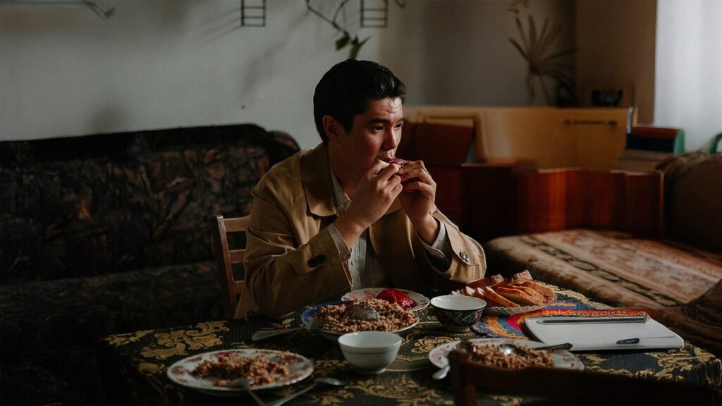 В «Казахских страшных сказках» заблюрили лицо «отмененного» Шарипа Серика