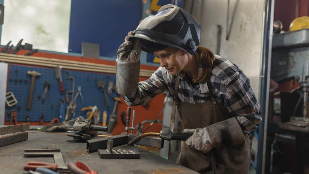 Как бесплатно получить  профессию в Астане и найти работу