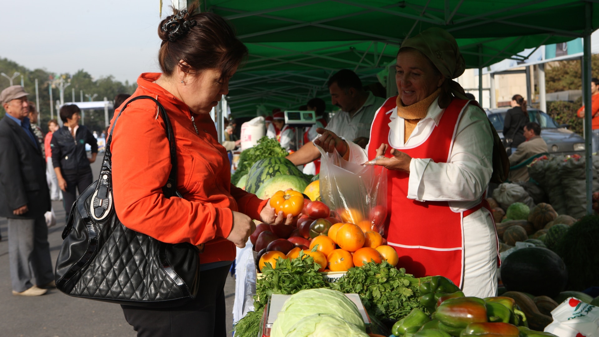 Продукты по низким ценам смогут купить алматинцы