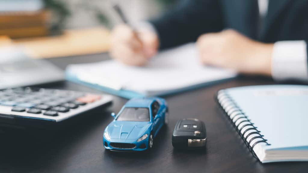 Казахстанцы стали вдвое реже регистрировать автомобили