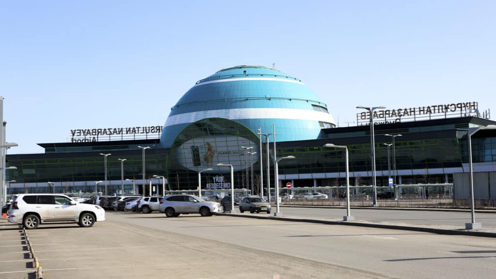 Аэропорт Нурсултана Назарбаева утвердил топ-менеджерам миллионные зарплаты 