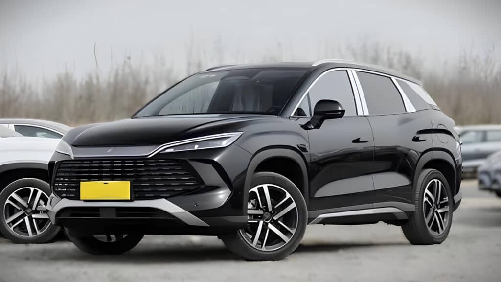 BYD Song L DM-i с запасом хода 200 км выйдет в конце октября 2025 года