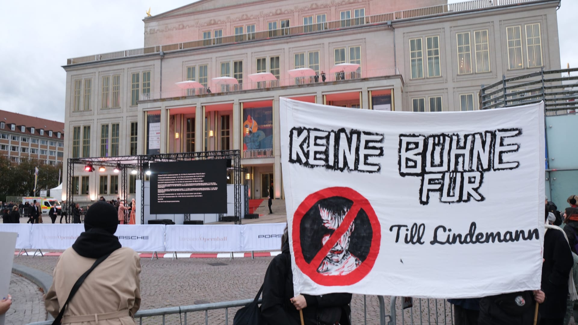 Протесты против Тилля Линдеманна прошли в Германии