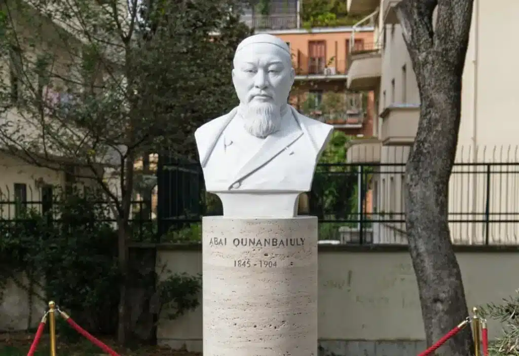 Абай Құнанбайұлы бюст