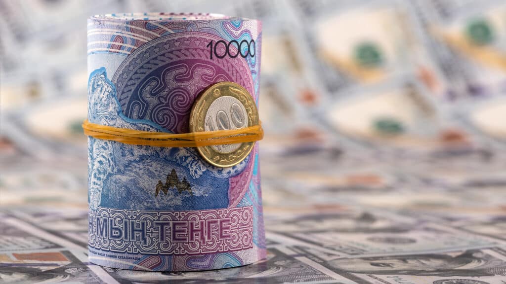 реальные зарплаты казахстанцев