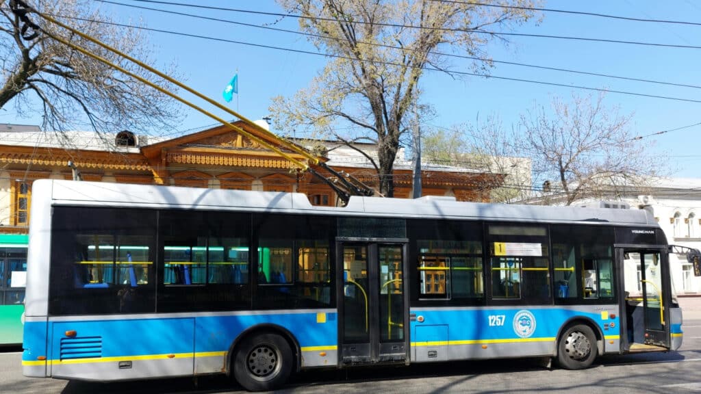 2gis.kz, бильд-редактор: Адэлина Мамедова